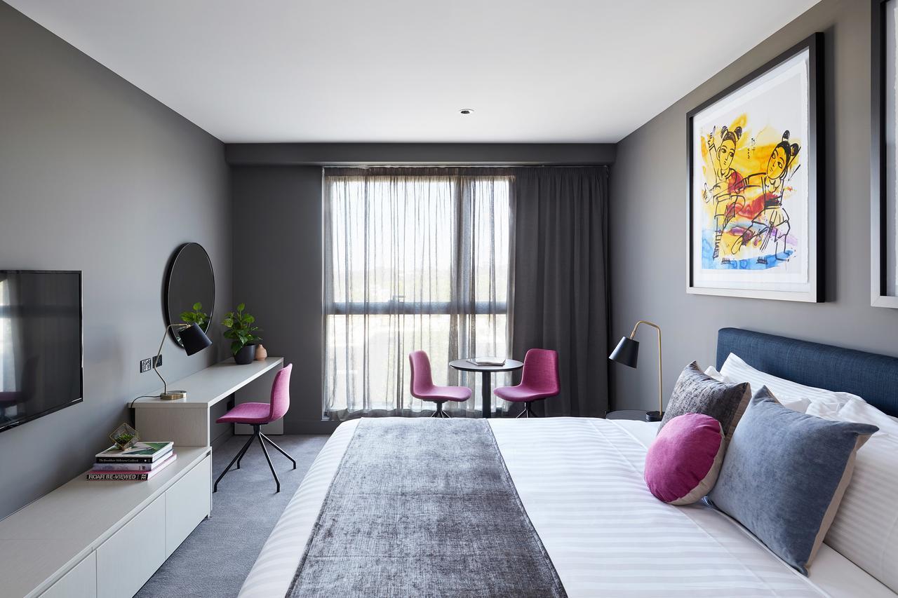 Art Series - The Chen Box Hill Exteriör bild A room at the hotel