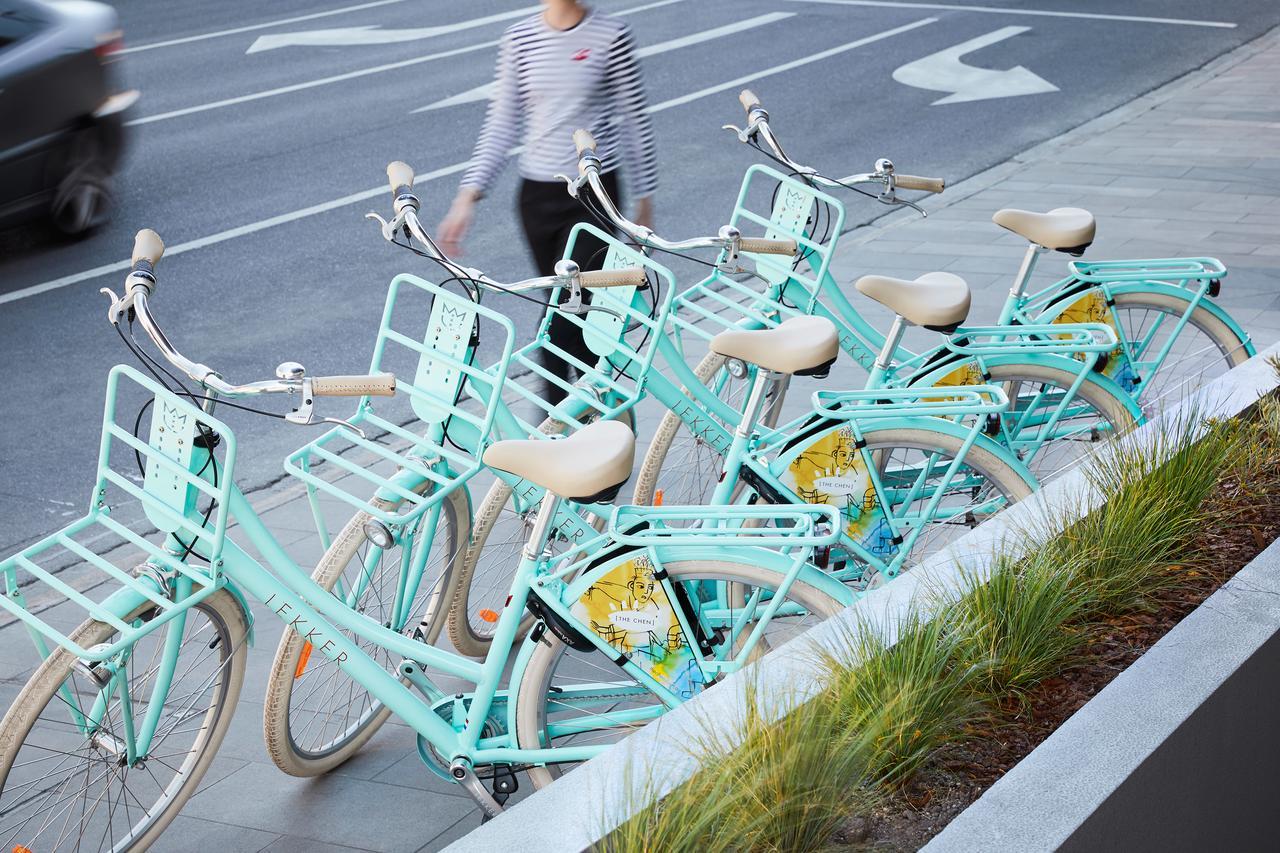 Art Series - The Chen Box Hill Exteriör bild LimeBike
