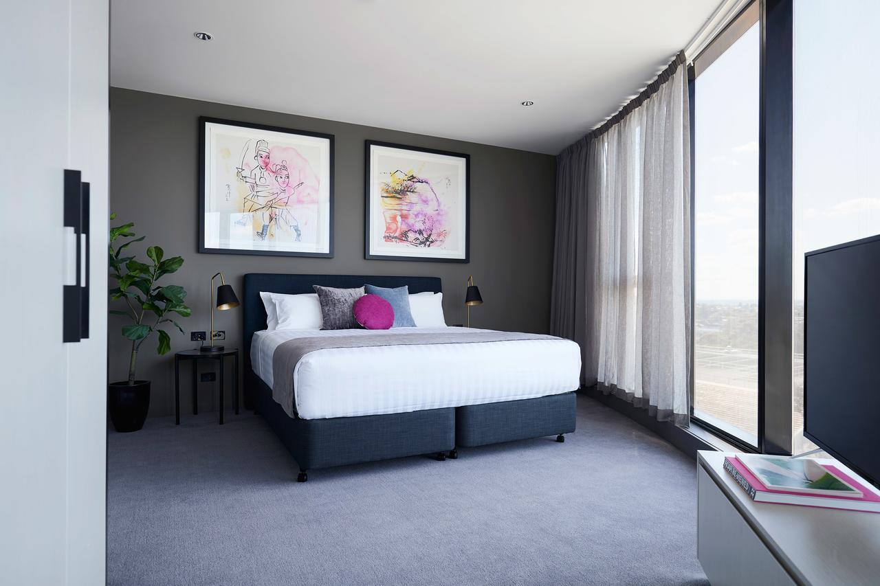 Art Series - The Chen Box Hill Exteriör bild Bedroom