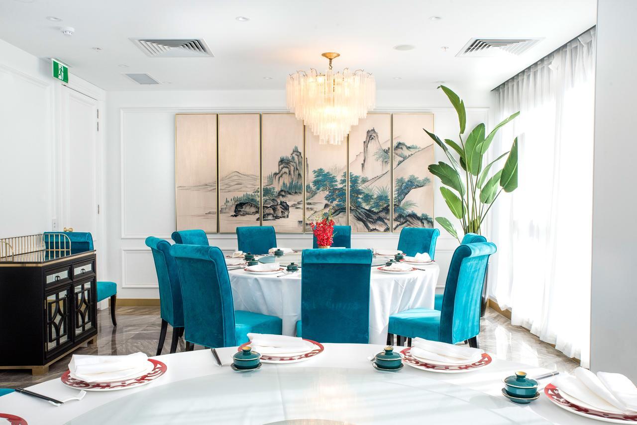 Art Series - The Chen Box Hill Exteriör bild A dining room at the hotel